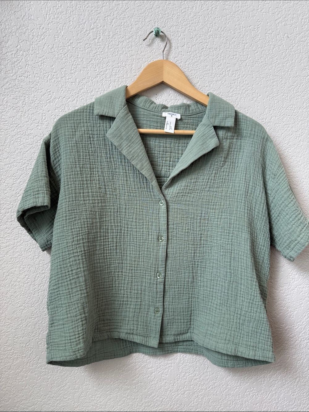 Forever 21 Button Down Collared Shirt Gauze Cropped Sage Green size Medium